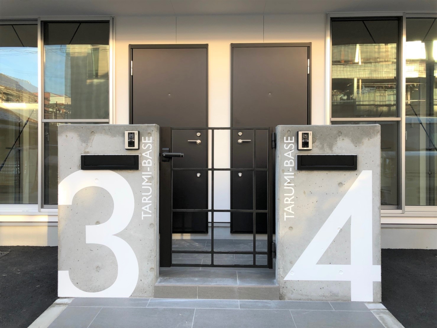 Tarumi Base 大阪府吹田市ガレージハウス 大阪の貸倉庫 スペース リーダー